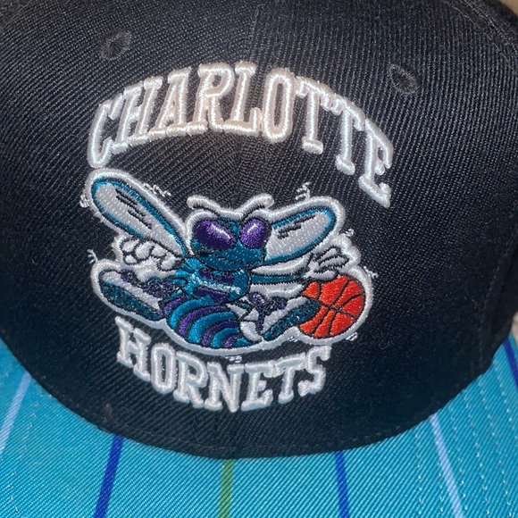 CHARLOTTE HORNETS SnapBack - Picture 2 of 4